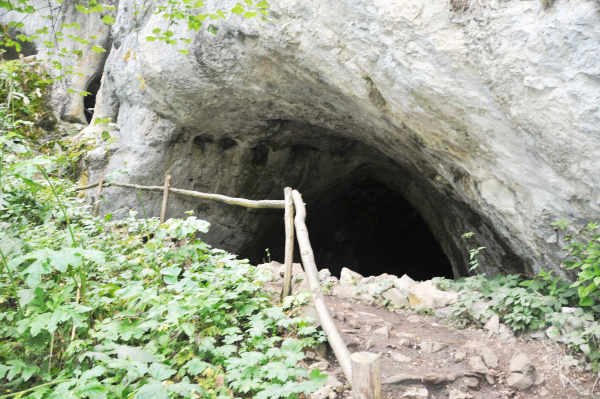 Ulaz u Ledenu pećinu @Bravo Tours